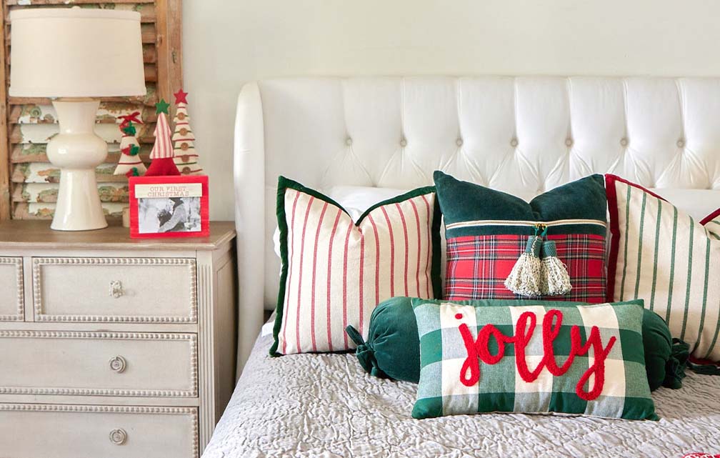 christmas pillow finder